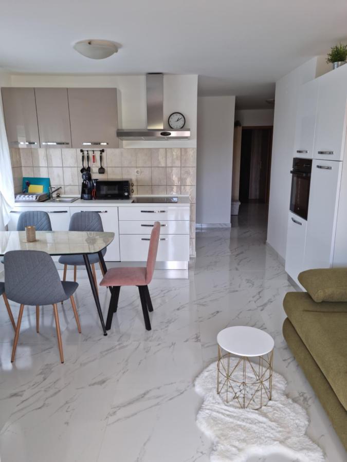Apartments Zoretic มาลินสกา ภายนอก รูปภาพ