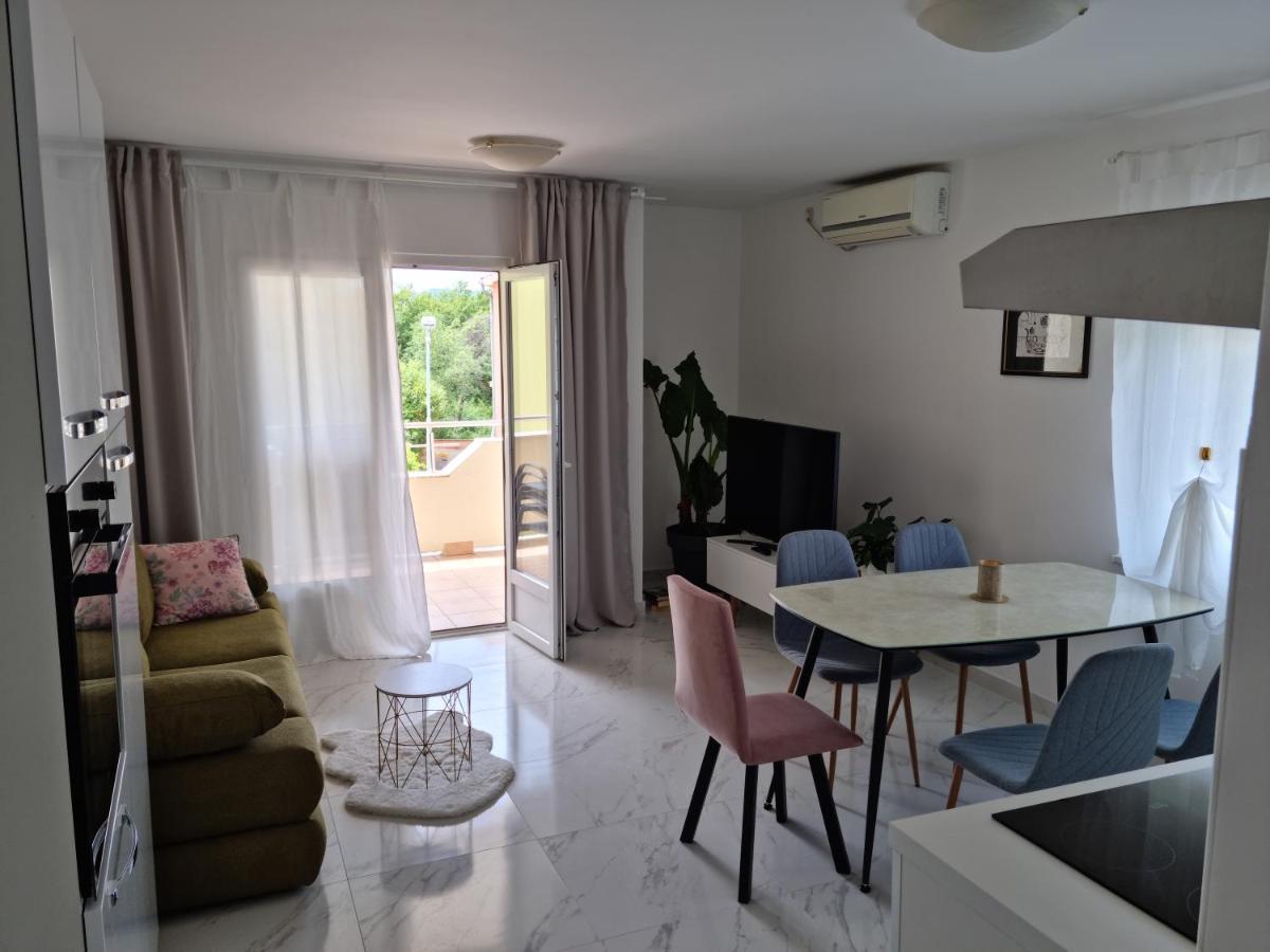 Apartments Zoretic มาลินสกา ภายนอก รูปภาพ